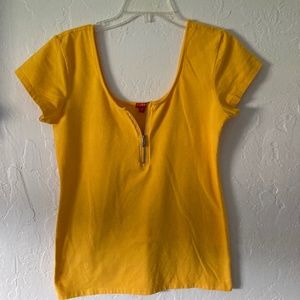 2 Guess top ( bundled)